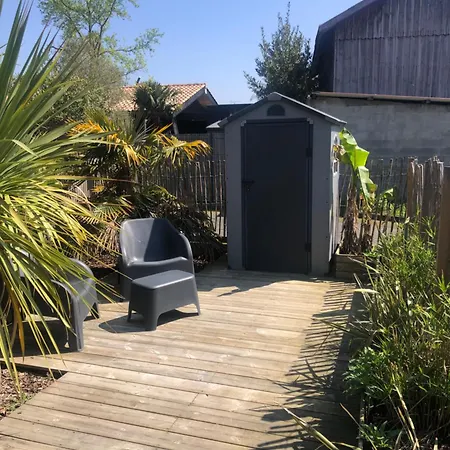 Maison à Plein Centre Au Calme Et à Cinq Minutes à Pied De La Ares