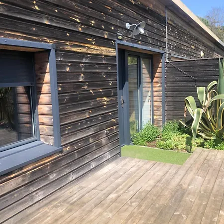 Agreable Maison A Plein Centre Au Calme Et A Cinq Minutes A Pied De La * Арес